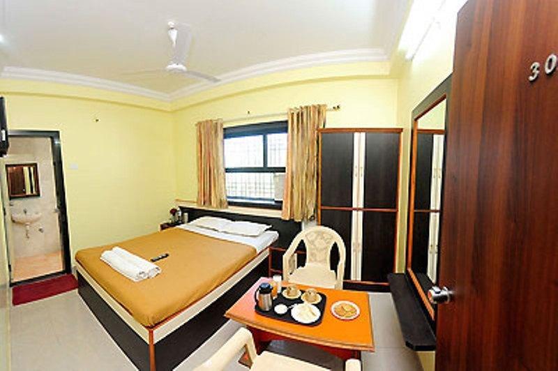 Sai Ganesh Hotel Ширди Стая снимка
