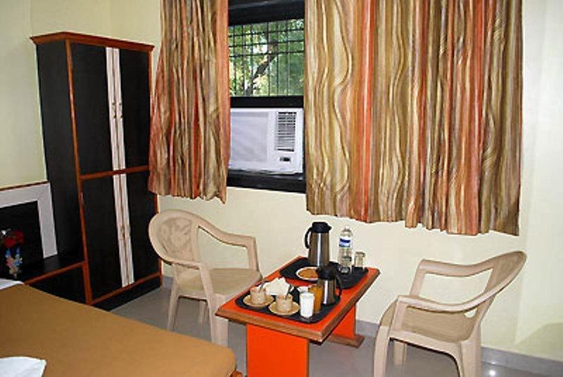 Sai Ganesh Hotel Ширди Стая снимка